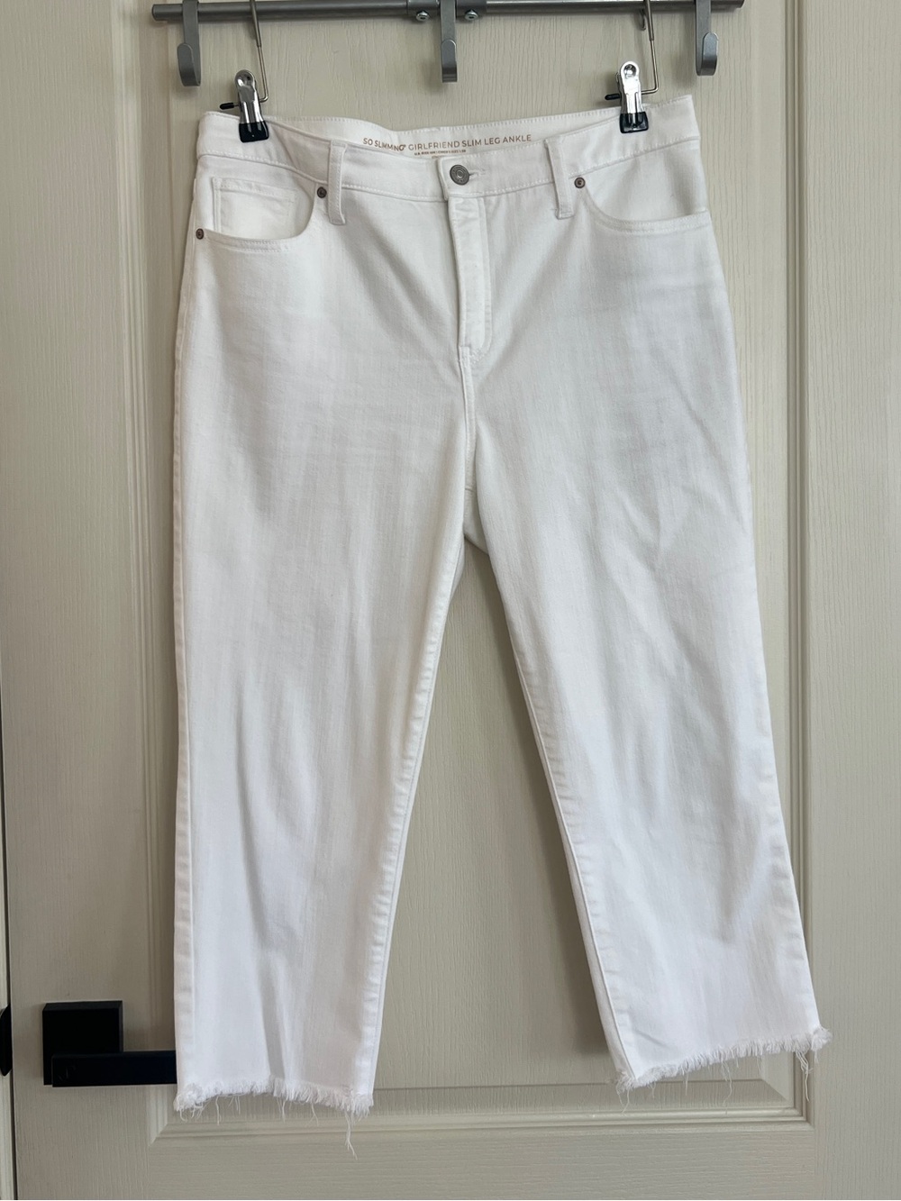 Chico's White Cropped So Slimming White Jeans Size Chicos 1.5 (size 10-12)